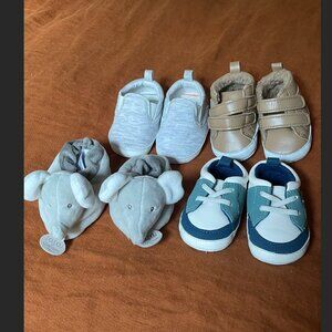 Bundle lot of baby shoes